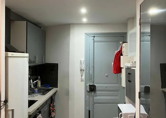 F2 Montmartre 18 * Paris